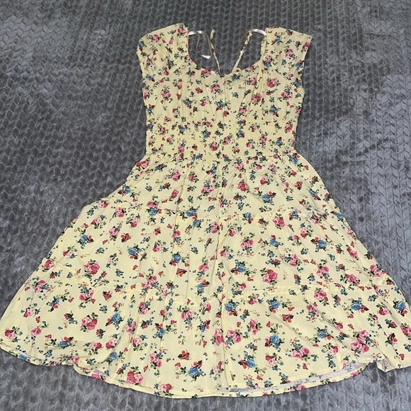 NWT By & By Size Medium 3 Tier Ruffle Short Sleeve Floral Print Dress. - Picture 5 of 12